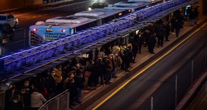 İstanbul'da toplu taşımada pes dedirten yoğunluk