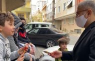 BAŞKANIMIZ HİLMİ TÜRKMEN İFTAR ÖNCESİ VATANDAŞLARIMIZIN KAPISINI ÇALDI